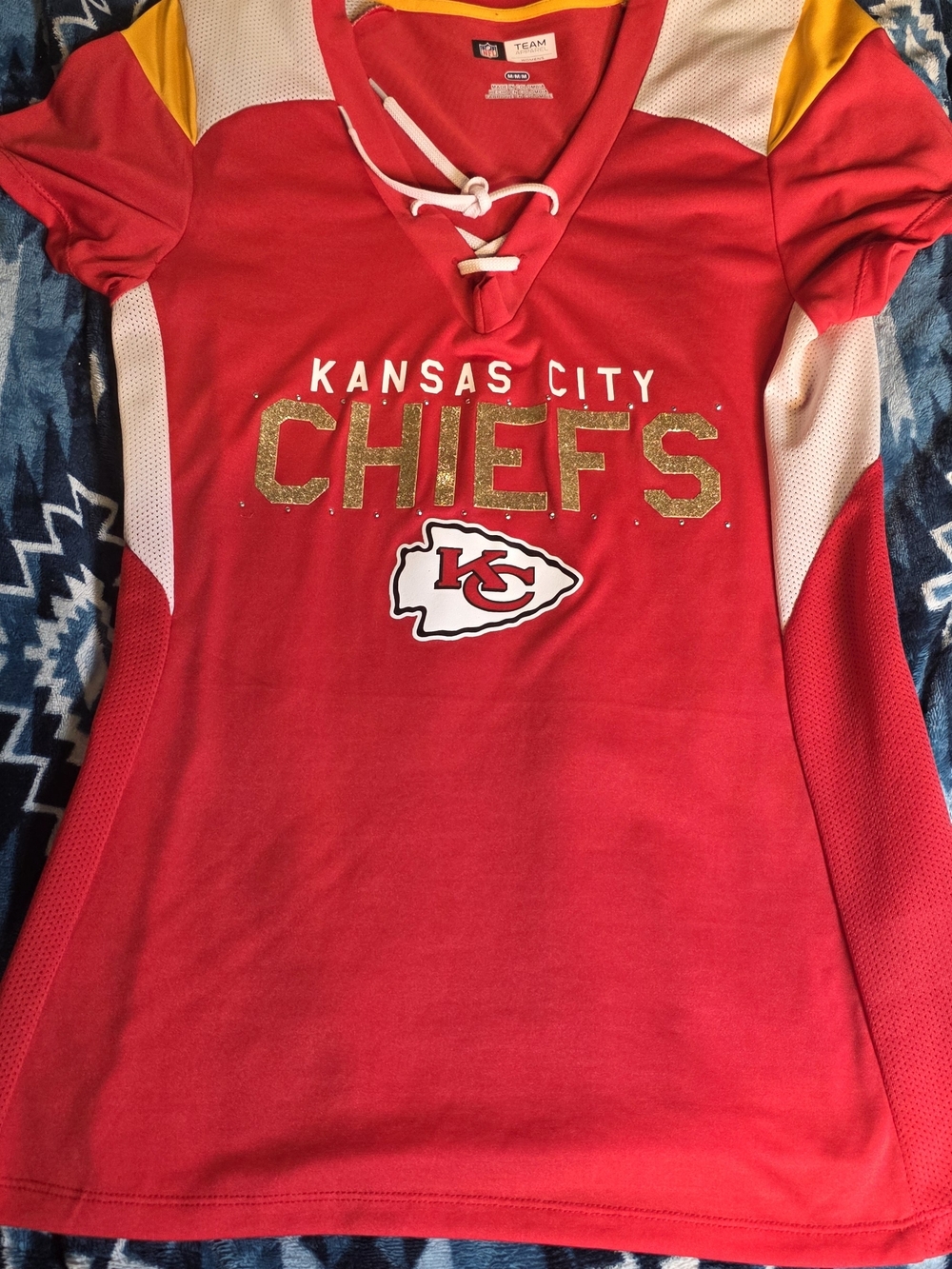 Team Apparel Women's Red NFL Logo Pullover